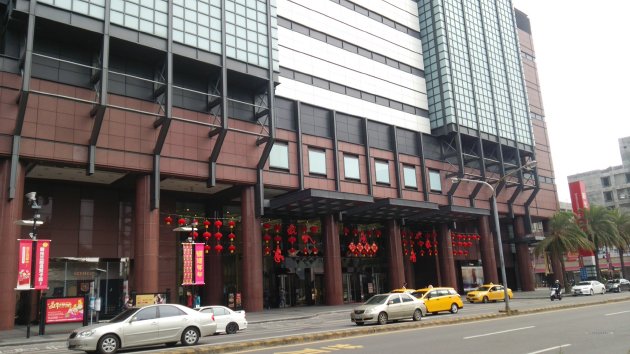 新光三越 台南新天地の出入口周辺